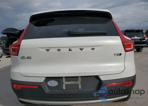 2022 Volvo Xc40 T5 Momentum z USA, uszkodzony, nr VIN YV4162UK9N2652506